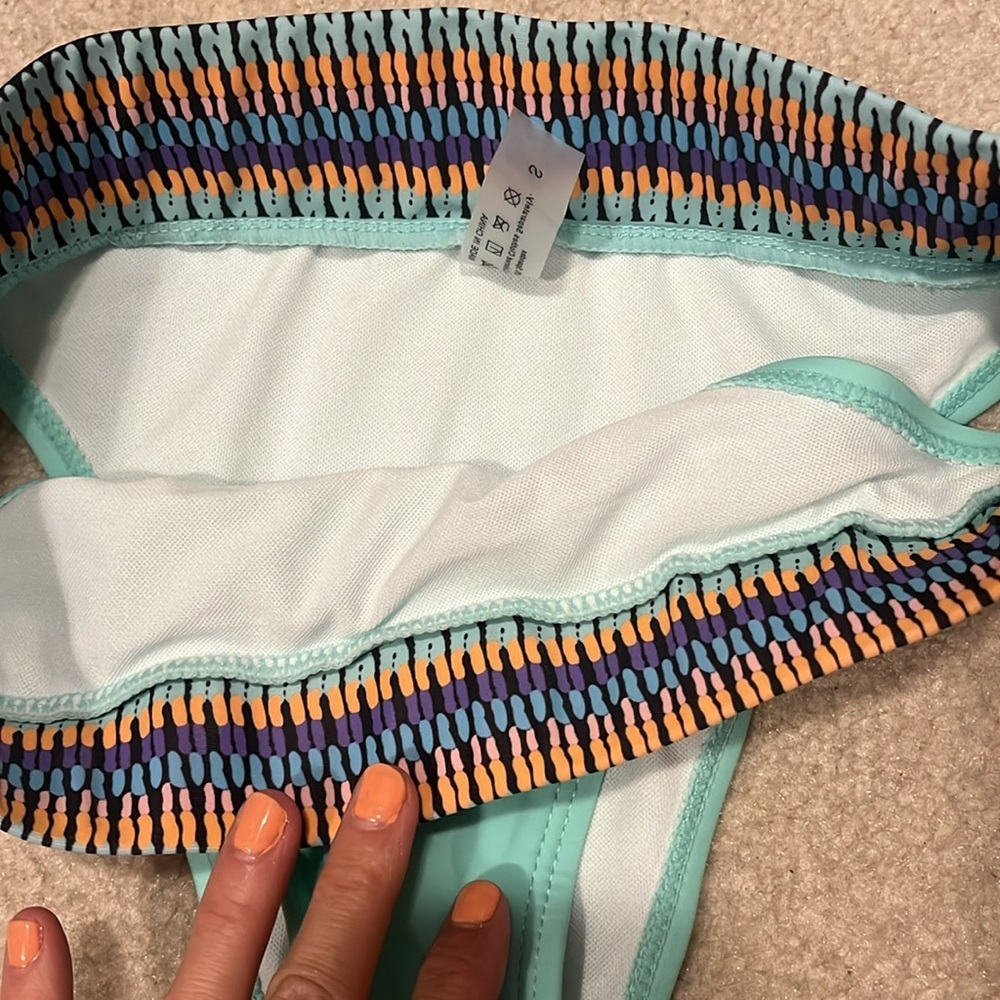 Bikini - Picture 2 of 5